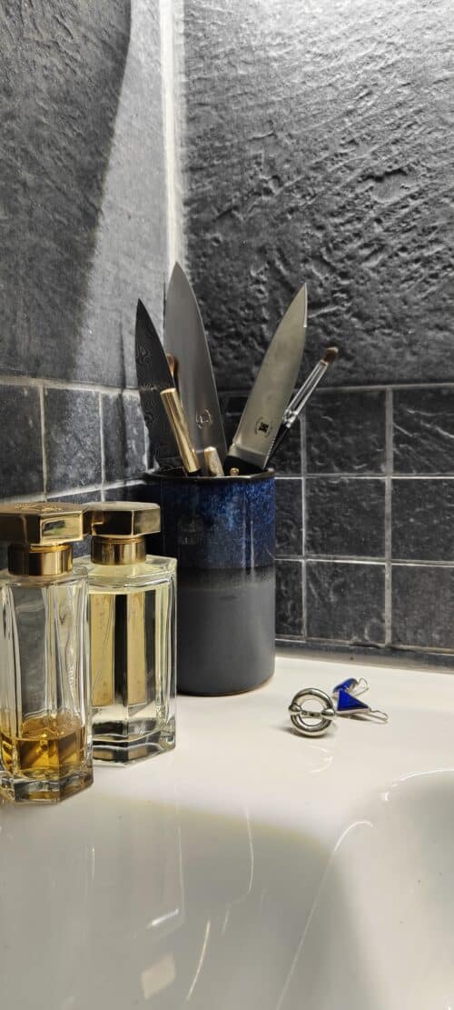 Women's knives cut through modernity and tradition 22 Christel DUPUY PEPERMANS