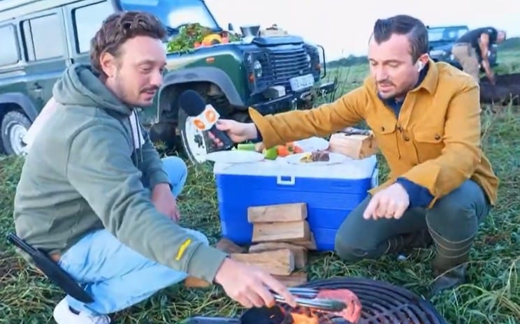 Couteaux Morta - Pierrade improvisée par le le chef Hugo Charcolin, un matin d'extraction du Morta